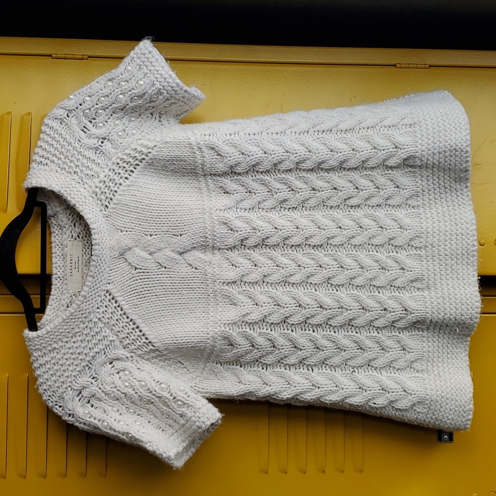 Zara Knit pearl short sleeved sweater